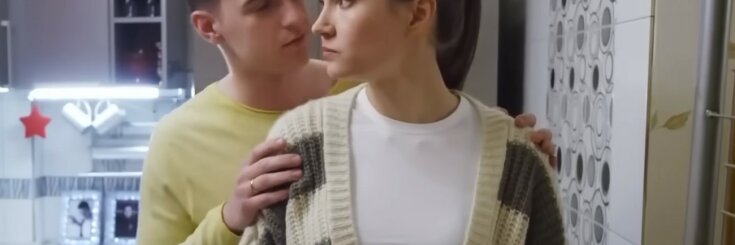 Rodzice zaprosili syna w odwiedziny i wtedy podbiegła synowa, która też chciała iść, ale nie została zaproszona: „Nie zasługuję na to”