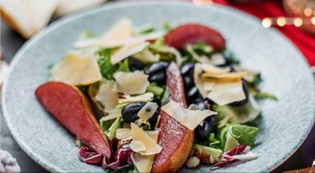 potrawy na stole w Nowy Rok 2023, screen youtube