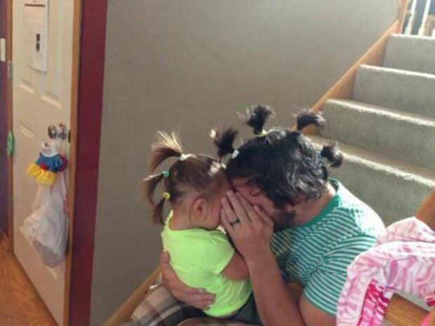 Zdjęcia meżczyzn, których upiększyli ich córki (FOTO)