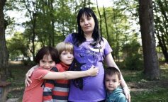 "Córka przyszła do mnie z trójką wnucząt i znowu na porodówce, więc udałam, że nie ma mnie w domu: po co mieć tyle dzieci"