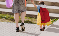 Historia o tym, jak oddałam wielodzietnej sąsiadce świąteczny dziecięcy strój, a potem bardzo tego żałowałam