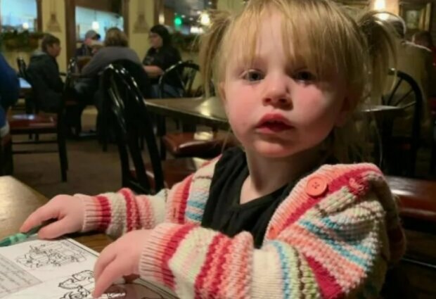 chłopiec uratował maleńką siostrę