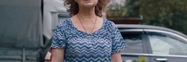 Przed zamknięciem sklepu Marta zdecydowała się wpuścić staruszkę, aby kupiła jedzenie dla kota. Po tym wydarzeniu w jej życiu zagościło szczęście
