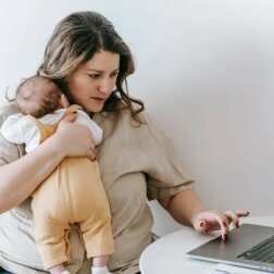 "Zadzwoniłam do mamy i powiedziałam, żeby dała mi pieniądze. Odmówiła, bo wydała na badania i leki. Nie wierzę. Chyba nie chciała mi pomóc." Z życia