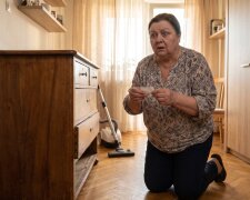 Przesuwałam komodę mamie,
