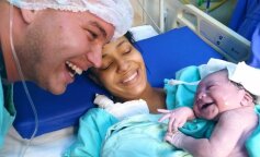 ojciec rozmawiał z córką przez 9 miesięcy, kiedy się urodziła, poznała głos taty