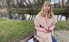 "Zadzwonił dzwonek do drzwi. Anna otworzyła drzwi i zobaczyła Adama z walizką. Nie miała wyboru, musiała to zrobić"