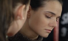 „Te jej słowa na zawsze utkwiły mi w pamięci. Aby nie rzucać się w oczy, opuściłem dom po 9 klasie. Czułam się niechcianą. Ulica kształci”