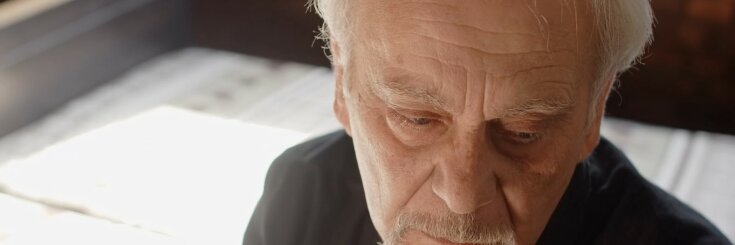 "Żona przeszła na emeryturę i ciągle chce coś zmieniać. To pomarańczowe tapety w sypialni, to jakieś sushi na kolację. Jestem zmęczony": historia męża