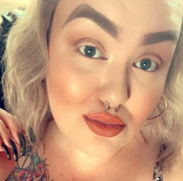 Kobiety, które mają niezwykłe dziwne brwi