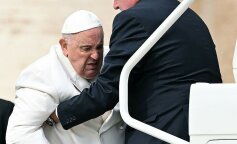 Papież Franciszek przemawia do wiernych z wózka inwalidzkiego. Stan zdrowia wzbudza niepokój