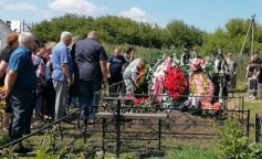 Alexander zdecydował się pojechać na pogrzeb swojej siostry, mimo że nic ich nie łączyło. Nie wiedział, że ta podróż wkrótce zmieni jego życie