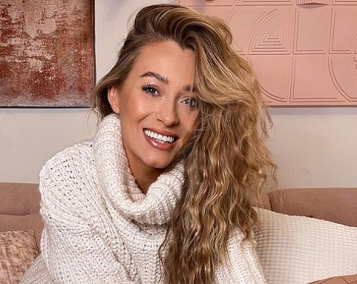 Marcelina Zawadzka pozuje z głębokim dekoltem. Modelka rozgrzała swoich ...